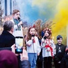 Ukraińskie dzieci występowały pod Urzędem Marszałkowskim Województwa Łódzkiego.