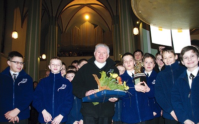 ▲	Pueri Cantores Sancti Nicolai z Bochni w 2013 r. w żorskim kościele Świętych Apostołów Filipa i Jakuba po odbiorze głównej nagrody.