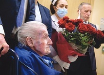 ▲	Znawcy biografii patronki nie mają wątpliwości,  że jej wysiłkom życie zawdzięczają tysiące dzieci.