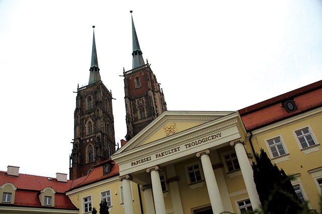 	Można tu studiować teologię i kilka kierunków pedagogicznych. Wkrótce ma być więcej możliwości.