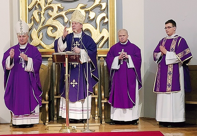 ▲	Błogosławieństwo na zakończenie rocznicowej Eucharystii.