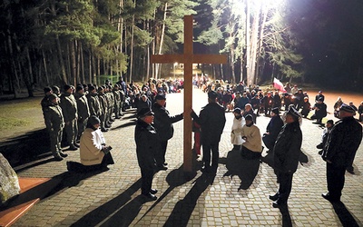 ▼	Procesja zakończyła się wspólną modlitwą i zadumą na Kopcu Kościuszki.