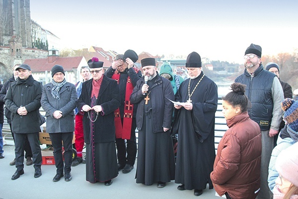 ▲	Modlitwę wznosili chrześcijanie różnych wyznań i narodowości.