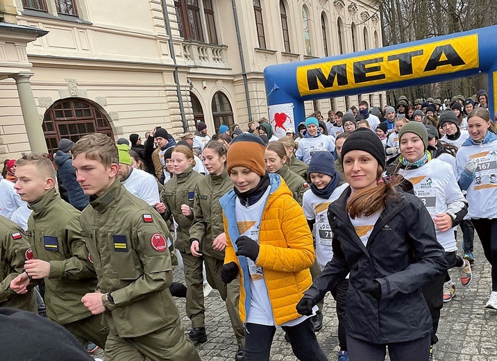 Wśród biegaczy było wielu młodych ludzi.