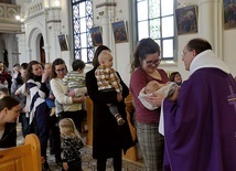 Błogosławieństwo dzieci w czasie tegorocznych rekolekcji.
