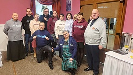 Nauczyciele u św. Stanisława w Skierniewicach pod opieką i we współpracy z kapłanami dbają o swój rozwój duchowy i merytoryczny.