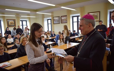 Nagrody wręczył bp Krzysztof Nitkiewicz.