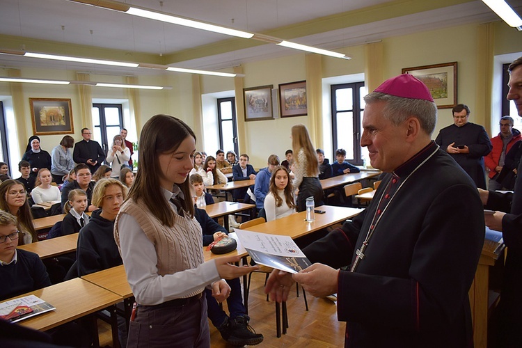 Nagrody wręczył bp Krzysztof Nitkiewicz.