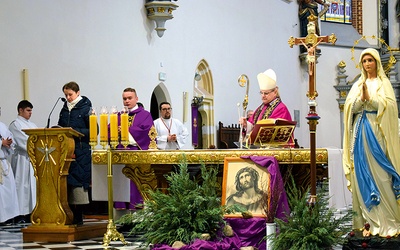 Poranna liturgia z biskupem świdnickim.