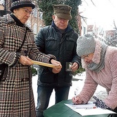 	Zbiórka podpisów na Starym Mieście w Elblągu.