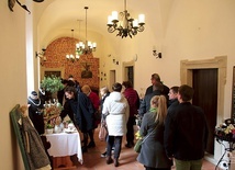 	Cykliczne wydarzenie przyciąga gości z różnych stron.