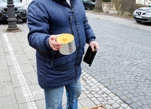 Dla wnuka przedwojennego policjanta z okolic Płocka to ważna cegiełka, którą może dołożyć, by wspomóc broniących się przed Rosją Ukraińców.