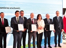 Wspólna fotografia sygnatariuszy porozumienia.