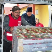 Do naszego wschodniego sąsiada Caritas diecezjalna wysłała do połowy marca br. 36 transportów z darami.