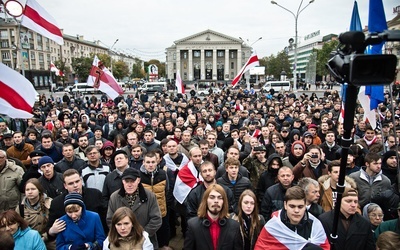 Białorusini obchodzili Dzień Wolności za granicą, w Mińsku milicja patrolowała ulice, by zapobiec wystąpieniom