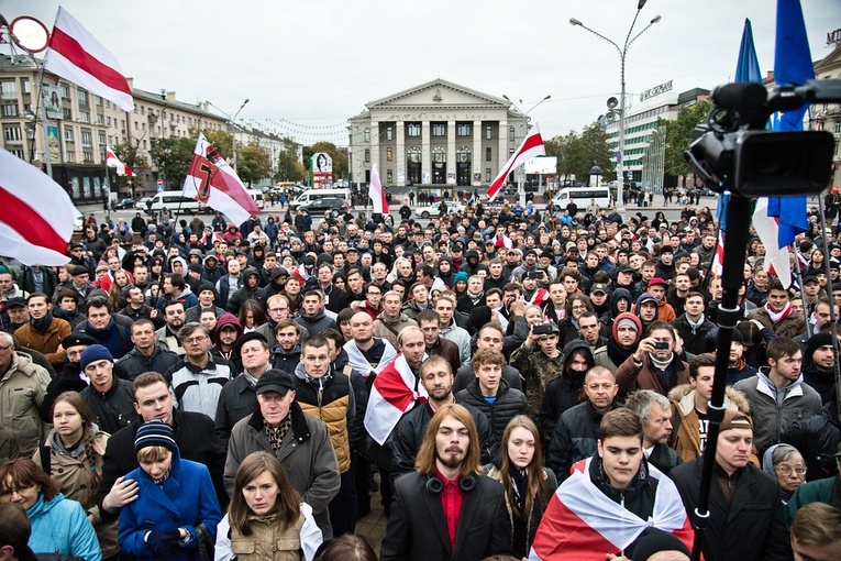 Białorusini obchodzili Dzień Wolności za granicą, w Mińsku milicja patrolowała ulice, by zapobiec wystąpieniom