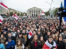 Białorusini obchodzili Dzień Wolności za granicą, w Mińsku milicja patrolowała ulice, by zapobiec wystąpieniom