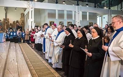 W trakcie Mszy św. była okazja do przyjęcia nienarodzonych pod modlitewną opiekę.