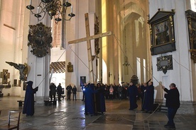 Krzyż staje w Koronie Gdańska.