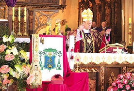 Papieskiego  błogosławieństwa udzielił bp Roman Pindel.