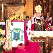 Papieskiego  błogosławieństwa udzielił bp Roman Pindel.