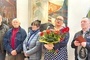 Autorka i jej obrazy w skoczowskiej Sarkandrówce.