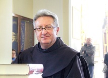 Franciszkanin na spotkaniu w Brzesku.