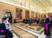 ▲	Spotkanie z papieżem Franciszkiem odbyło się w watykańskiej Sali Klementyńskiej.