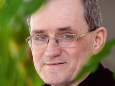Krzyż nie jest pomysłem Boga. Cierpienie jako takie jest odpryskiem grzechu