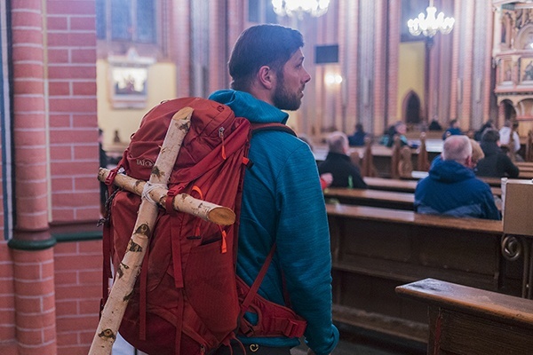 Najliczniejsza grupa wyszła z kościoła pw. Wniebowzięcia NMP w Bielawie.