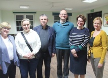 Fundacyjny sztab wywodzi się z mościckiej parafii, ale niesie pomoc i wsparcie rodzinom po stracie nawet daleko w Polsce.