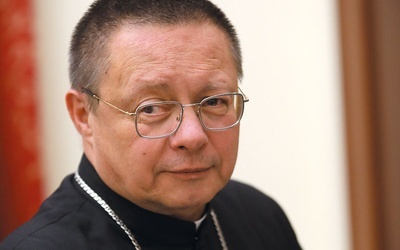 Abp Ryś w rozmowie z „Gościem”: Nie wątpimy w świętość Jana Pawła II, ale jesteśmy otwarci na krytyczne badania źródeł