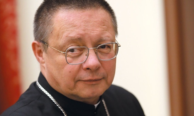 Abp Ryś w rozmowie z „Gościem”: Nie wątpimy w świętość Jana Pawła II, ale jesteśmy otwarci na krytyczne badania źródeł