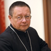 Abp Ryś w rozmowie z „Gościem”: Nie wątpimy w świętość Jana Pawła II, ale jesteśmy otwarci na krytyczne badania źródeł