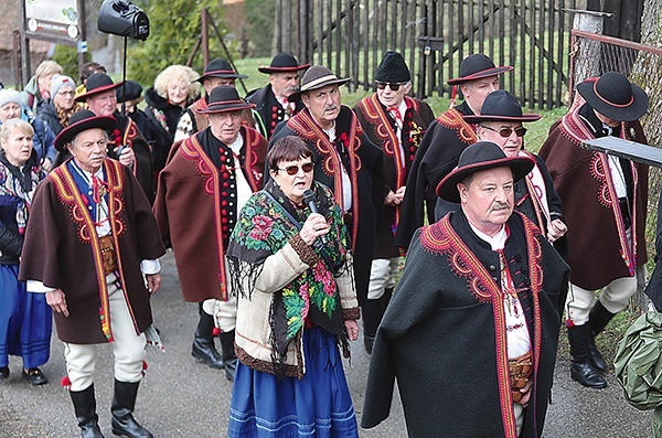 Modlitwa górali w drodze na Matyskę.