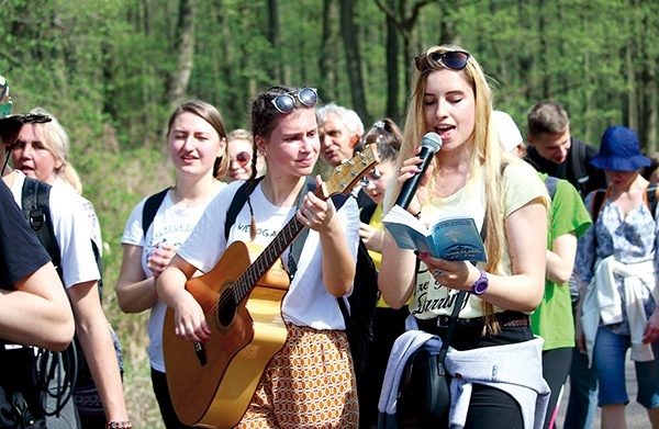 Pątnicy powinni być przygotowani na każdą pogodę.