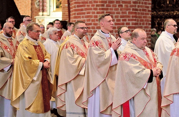 Na modlitwę  przybyli kapłani  z całej diecezji.
