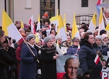 Cieszyły rzesze uczestników, lecz szkoda, że zabrakło młodzieży. Na zdjęciu marsz w Sierpcu.