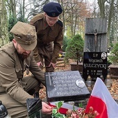 Rekonstruktorzy z Gryfa tworzą mapę mogił heroicznie walczących o niepodległość Polski.