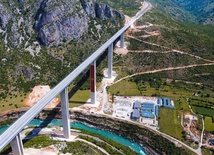 Na budowę autostrady mającej połączyć Bar z Serbią władze Czarnogóry pożyczyły od Chin ponad 940 mln dol. i nie są w stanie zwrócić długu. Za te pieniądze wybudowano zaledwie 41 km drogi.