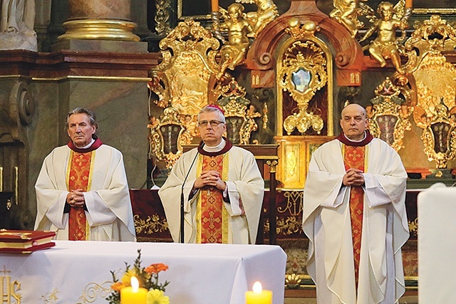 Ta pielgrzymka to przejaw kultu śląskiego księcia  na Dolnym Śląsku.