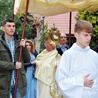 	Na zakończenie Mszy św. odbyła się procesja wokół kościoła, po której odmówiono koronkę.