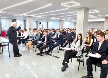 ▲	W ostatnim etapie wzięło udział 82 uczestników, reprezentujących wszystkie województwa.