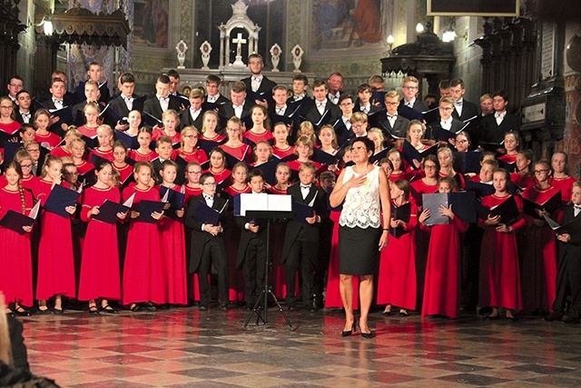 	Chociaż jeżdżą po całym świecie, najważniejszym miejscem dla nich pozostaje płocka katedra.