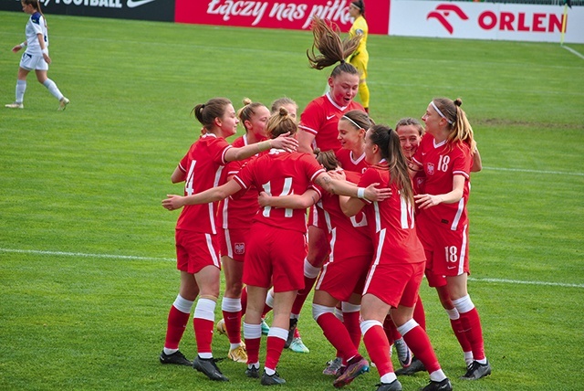 Tak nasze zawodniczki cieszyły się ze zdobycia pierwszej bramki.