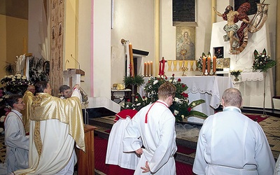 Przed Mszą św. odbyła się procesja rezurekcyjna.