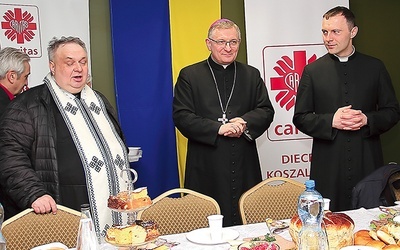 ▲	Od lewej: proboszcz cerkwi ks. mitrat Bogdan Hałuszka, bp Krzysztof Zadarko, ks. Łukasz Bikun.