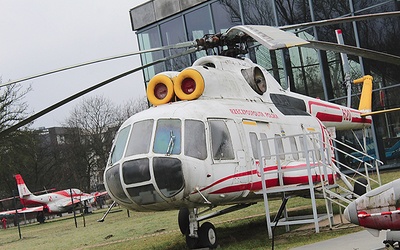 ▲	Jednym ze śmigłowców w zbiorach jest Mi-8 o numerze bocznym 620, który służył papieżowi Janowi Pawłowi II podczas jego pielgrzymek po Polsce.