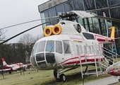 ▲	Jednym ze śmigłowców w zbiorach jest Mi-8 o numerze bocznym 620, który służył papieżowi Janowi Pawłowi II podczas jego pielgrzymek po Polsce.