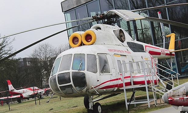 ▲	Jednym ze śmigłowców w zbiorach jest Mi-8 o numerze bocznym 620, który służył papieżowi Janowi Pawłowi II podczas jego pielgrzymek po Polsce.